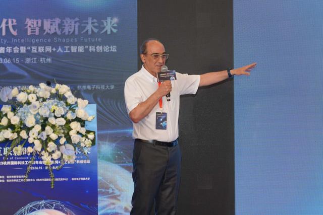 “未来世界，是一个AIGC的时代。”上海交通大学人工智能研究院副院长马利庄