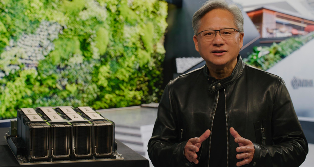英伟达黄仁勋说“我们正处于AI的iPhone时刻