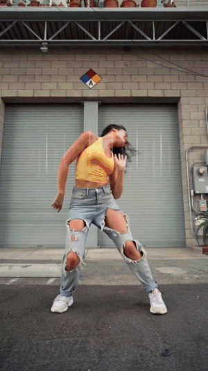 万人体验DomoAI：真人视频转动漫、像素风，丝滑流畅前所未有