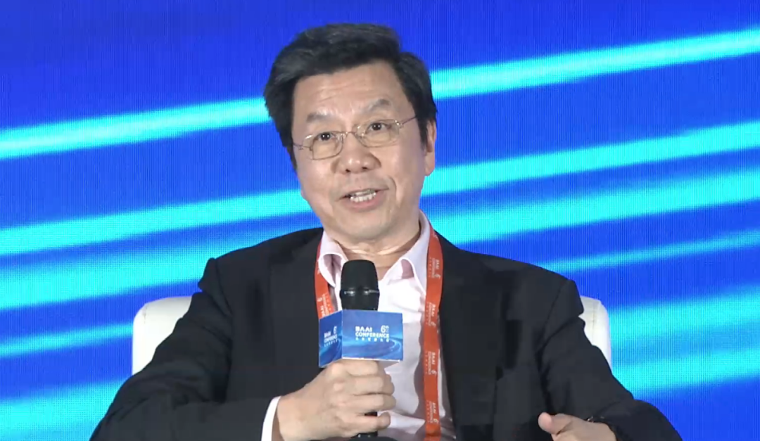 2024北京智源大会:李开复强调to C策略,杜绝to B亏本行为
