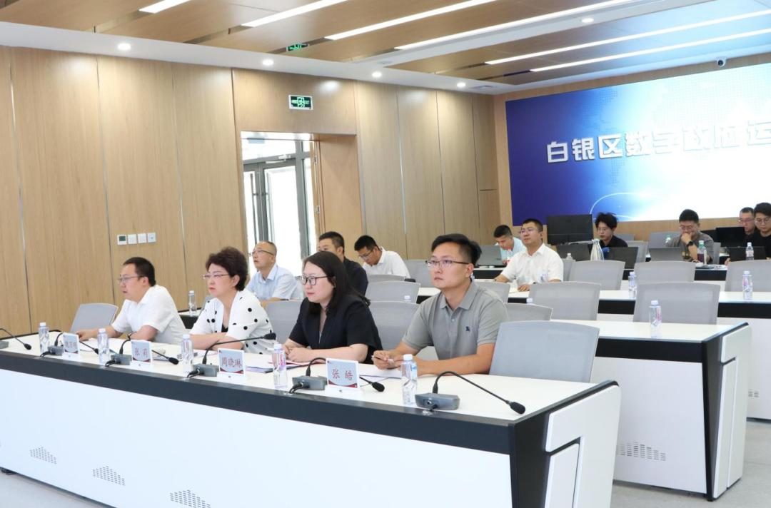 区委副书记、区长张莉人调研工智能开放平台建设情况