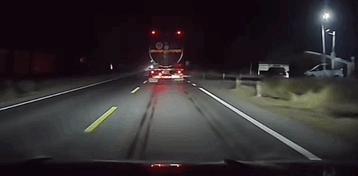 AI技术重新塑造导航体验,弯道会车无灯路口提前警告,用户赞叹导航智能化