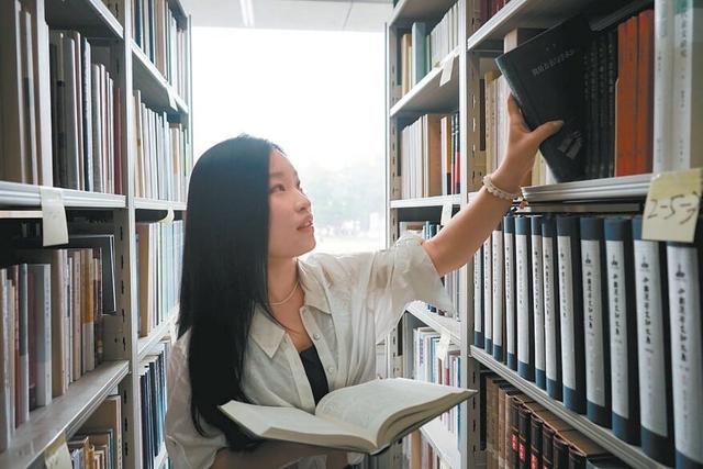 古文字学、人工智能、生物工程……大学新增的这些专业是热还是冷?