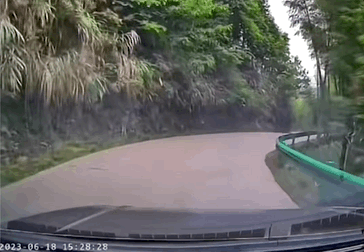 AI技术重新塑造导航体验,弯道会车无灯路口提前警告,用户赞叹导航智能化