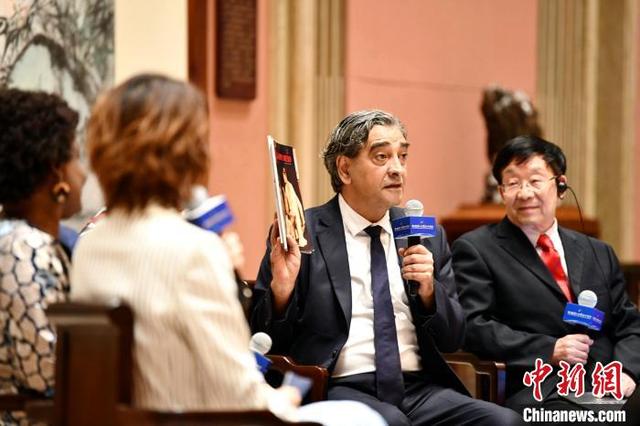 人工智能关爱人类:如何引导数智向善
