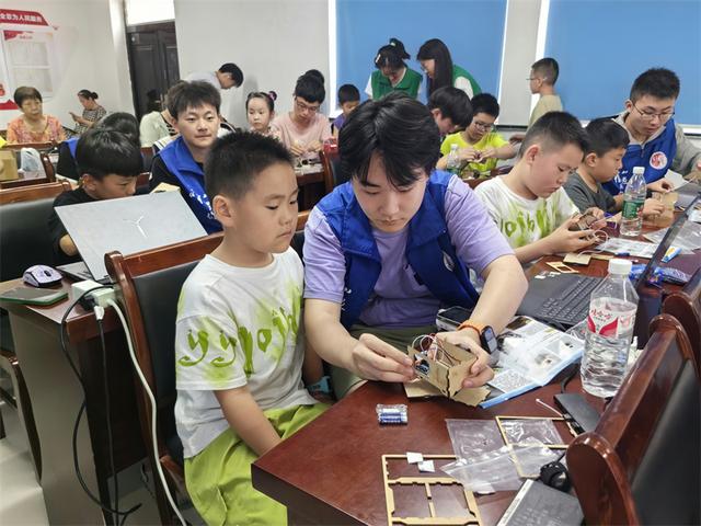 E启助力 绿色锡行 中医药人工智能实践团引领青少年探索绿色未来