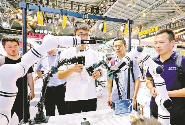 AI技术全面开花,智能体成热门词汇