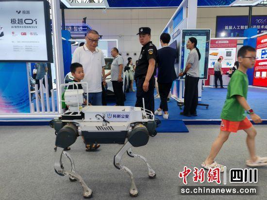 科技感拉满!人工智能创新成果展在绵阳盛大开展