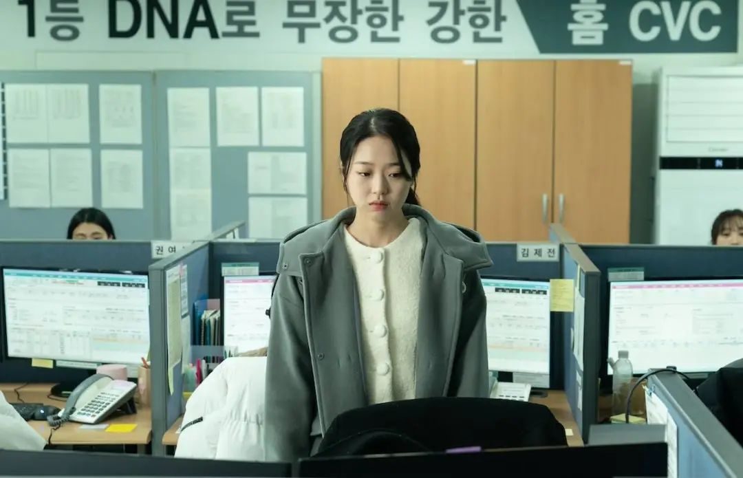 为避免员工「Manner化」，好些大公司都在尝试用 AI 来「缓冲」工作所带来的情绪冲击