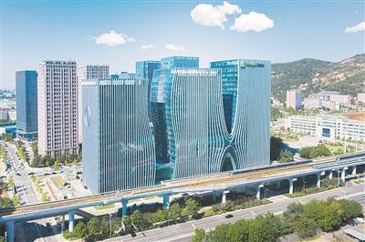 青岛品牌日聚焦AI领域,最新科技成果亮相,城市未来充满智慧色彩