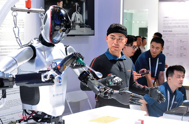 中国科学院院士鄂维南谈AI发展新路径与挑战