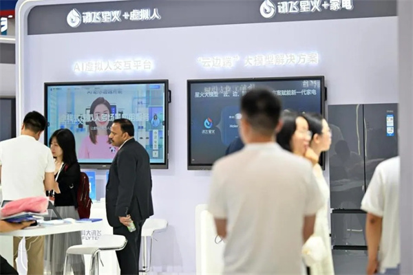 科技巨头为何押注小模型？大模型退潮背后的原因解析