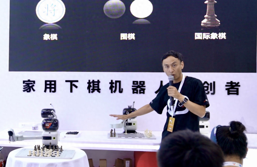 首个家庭国际象棋机器人来了!抓鹌鹑蛋都不会破