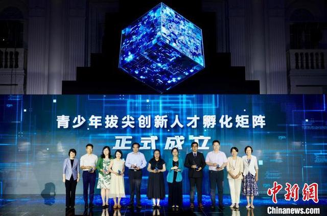 上海青少年人工智能学院揭牌,助力“人工智能+”创新人才培养