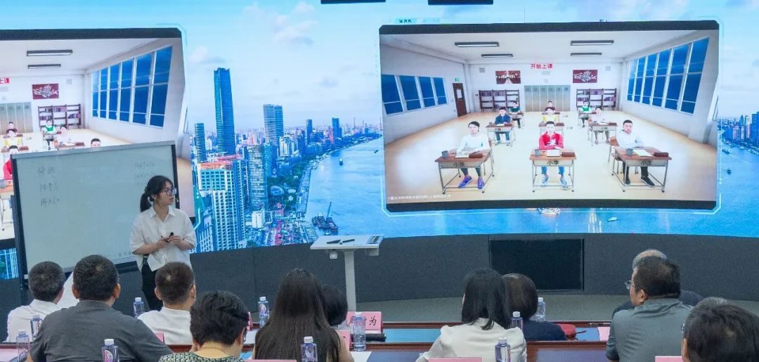 AI学生课堂:上海师范大学首个大模型模拟教学实践