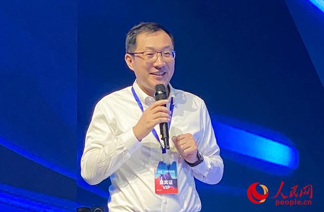 孟祥飞解析AI未来:算力与数据驱动智能变革