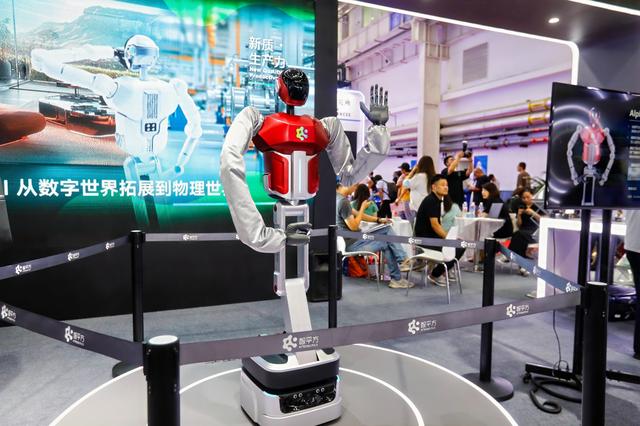 大模型热潮推动机器人行业发展,人形机器人仍处初期