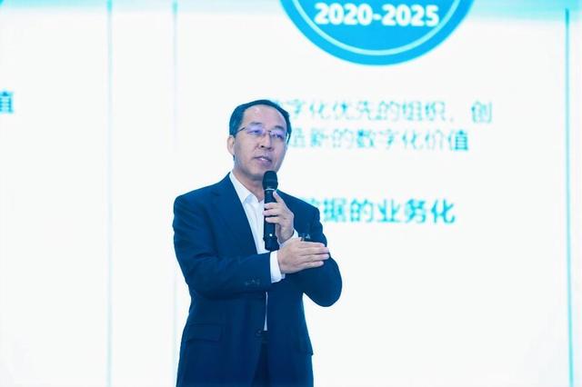 人工智能加速新质生产力发展:首届AI探索峰会揭秘智能化未来