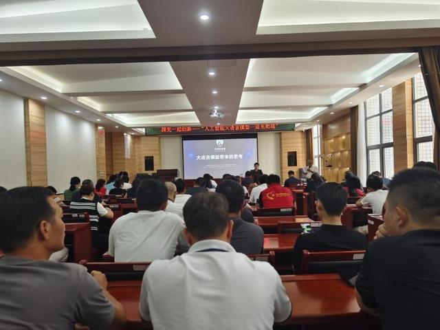 光明街道光明社区举办“人工智能大语言模型——追光助理”专题讲座