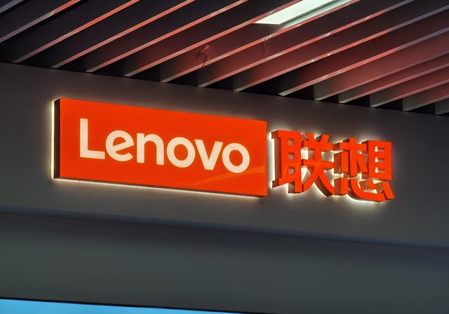 联想集团Q2业绩超预期:AI驱动营收净利润大增,杨元庆称AI非泡沫
