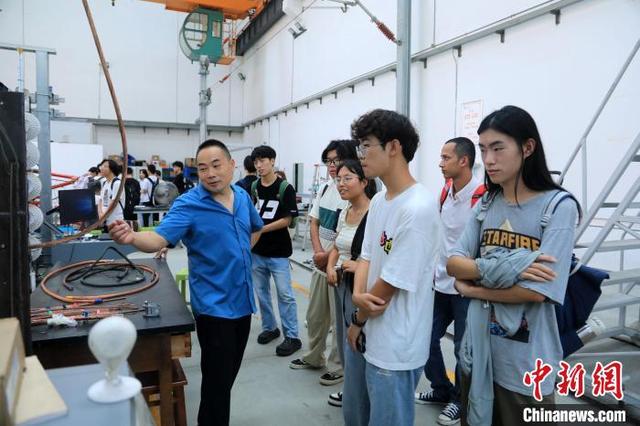 四川一高校开设人工智能通识课 提升学生AI应用和跨界能力