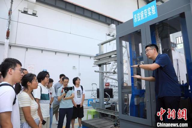 四川一高校开设人工智能通识课 提升学生AI应用和跨界能力