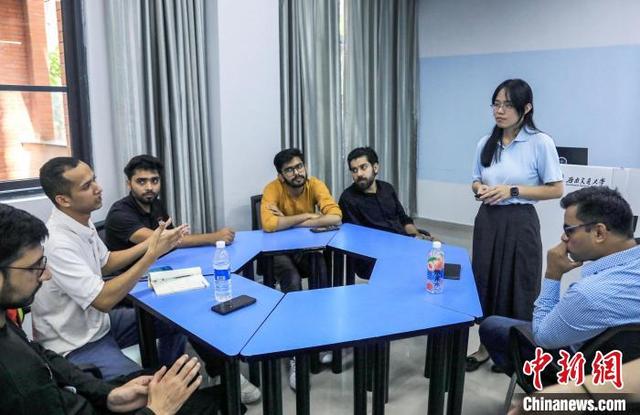 四川一高校开设人工智能通识课 提升学生AI应用和跨界能力