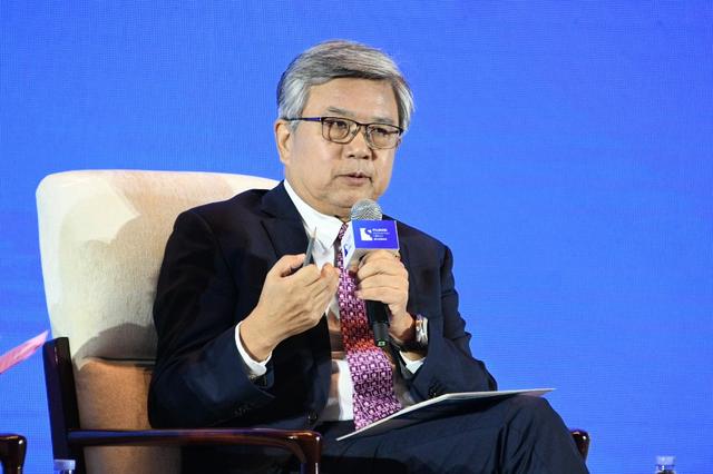 人工智能与科技伦理:如何平衡技术发展与监管挑战?