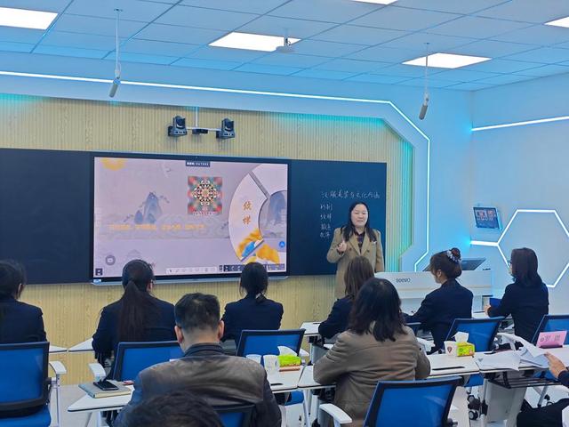 用活AI,这所职业院校如何“开荒”?