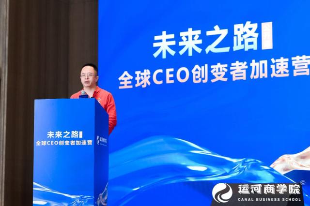 周鸿祎风马牛演讲谈AI：2025年是智能体之年 分三大步骤六大方向