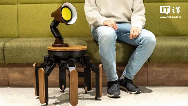 六脚 AI 机器人 Mi-Mo 亮相 CES 2025,头部是个台灯