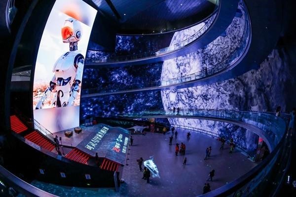 电影大导们“入局”AI，会怎么拍