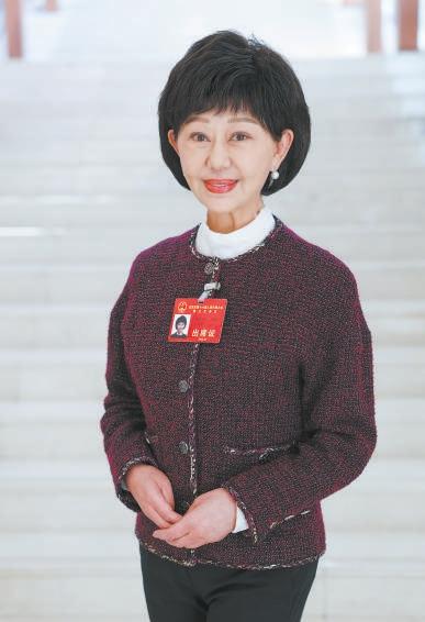马慧娟代表:普及“人工智能+养老服务”