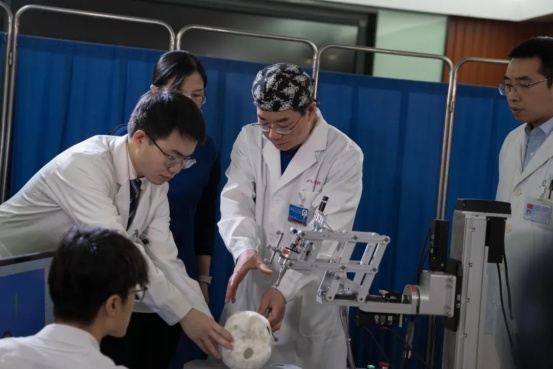 “AI+医学教育”,交医探索新医科背景下医学创新人才培养新模式 | 人工智能赋能高等教育