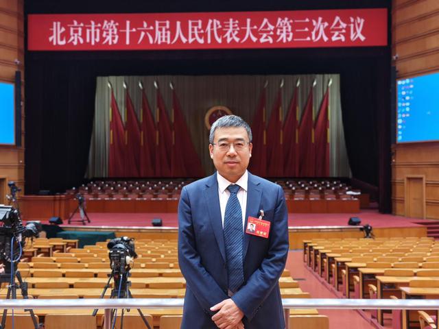 张旭代表:把北京建设成人工智能赋能科学研究的全球中心城市