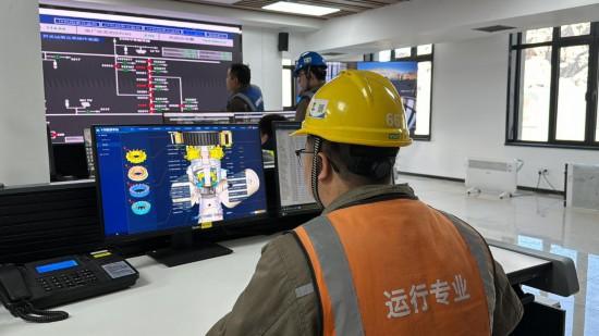 AI赋能 “绿电”澎湃——探访黄河上游“AI智慧水电站”