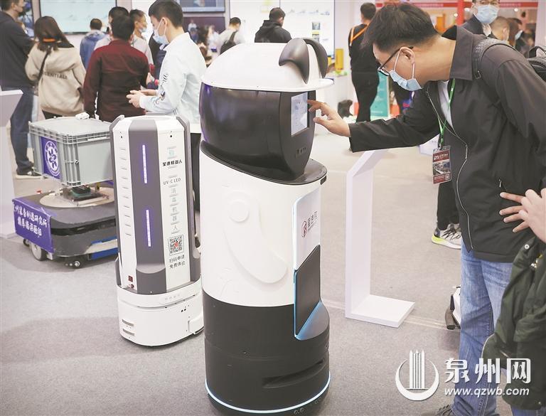 AI双刃剑：便利与隐忧交织，当AI从实验室走入菜市场、写字楼、手术室，一场关乎效率与安全的技术革命已按下快进键