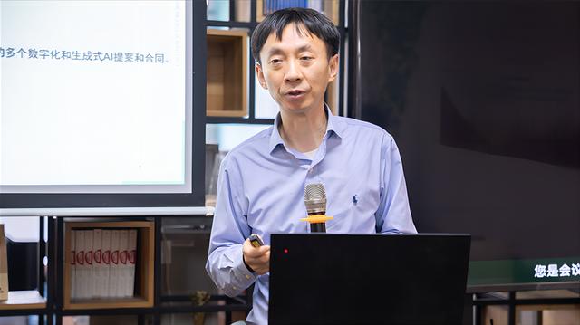 AI时代的大模型演变:窦德景解读AI时代的期盼与忧虑「经观讲堂第33期」