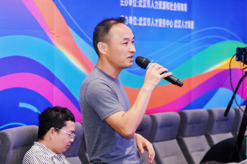 从70后到05后，同上一堂千问AI课:这群求职者，都想学会新技能