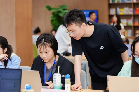 从70后到05后，同上一堂千问AI课:这群求职者，都想学会新技能